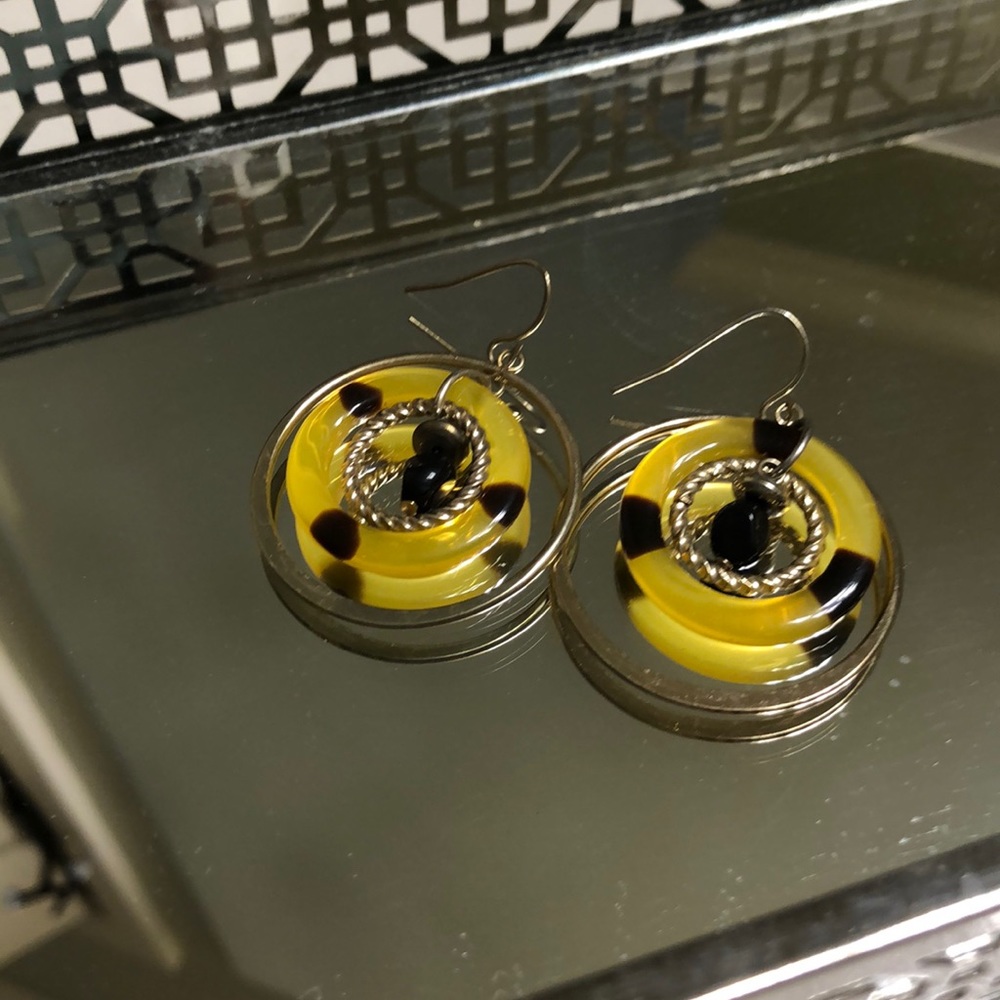 Gold hoop earrings w/ yellow/tortoise inne…